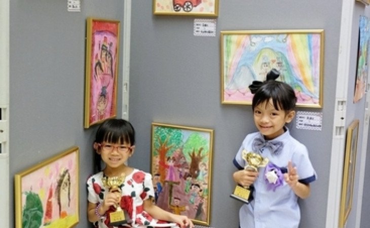 兩姐妹。小畫展  [7歲9個月+4歲7個半月]