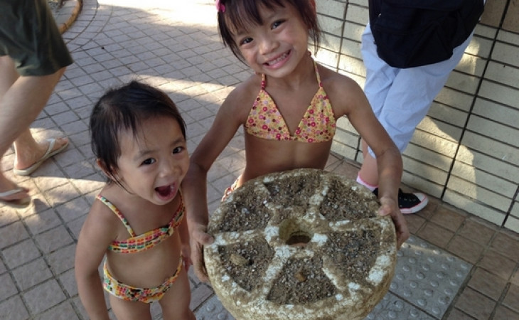 「仨V2」。優閒沙灘樂 [6歲5個半月+3歲3個月]