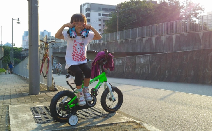 巧初試。二輪單車 [4歲10個月]